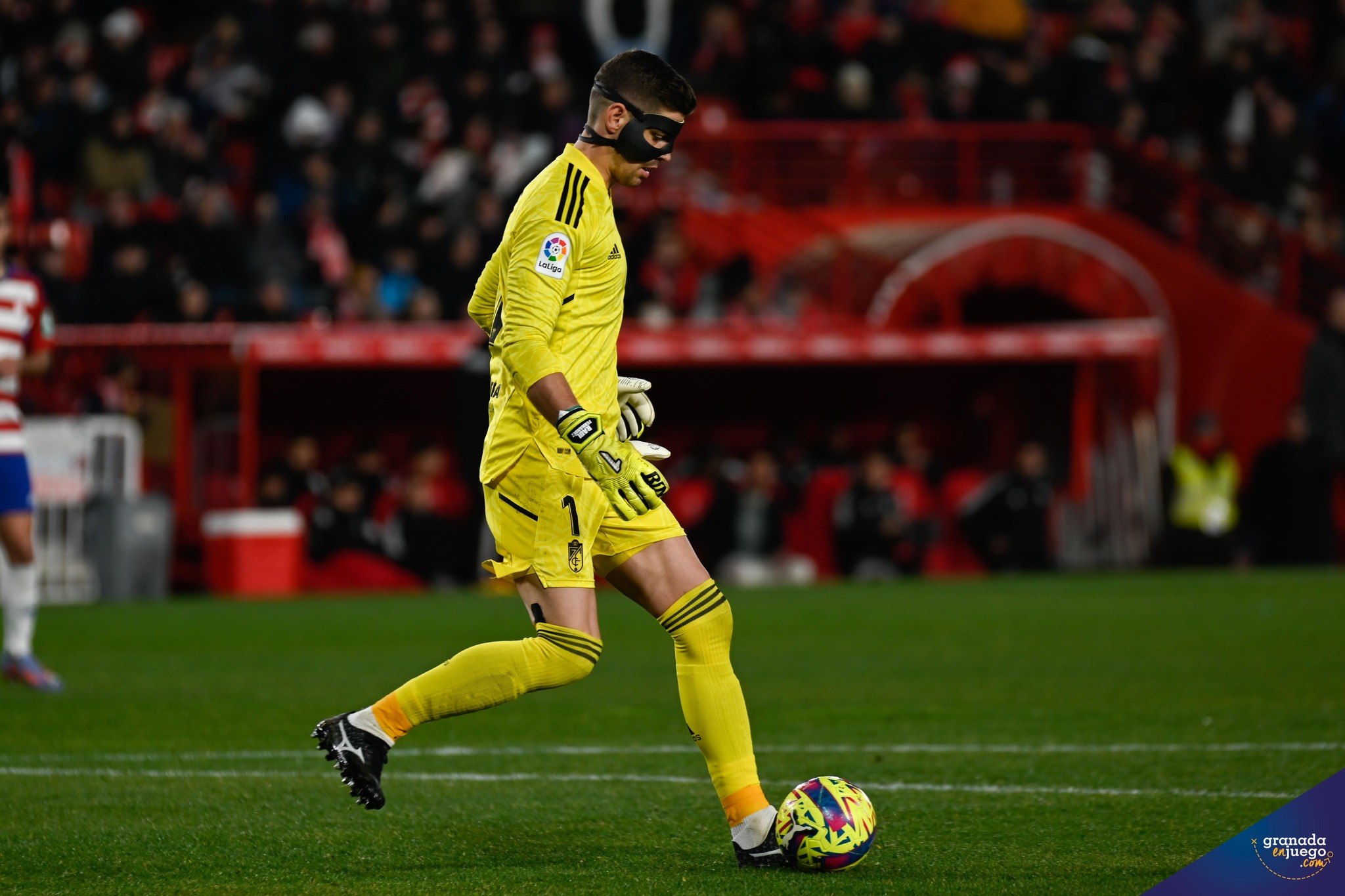 Raúl Fernández, contra el Tenerife (JOSÉ M. BALDOMERO)