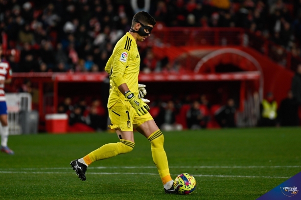 Raúl Fernández, contra el Tenerife (JOSÉ M. BALDOMERO)