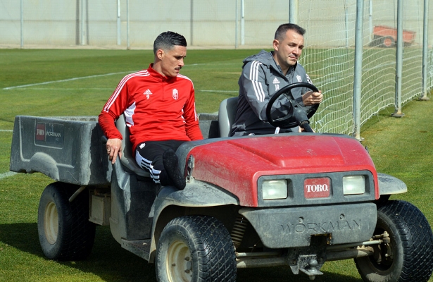 Callejón abandona el entrenamiento lesionado (JAVIER PALMA)
