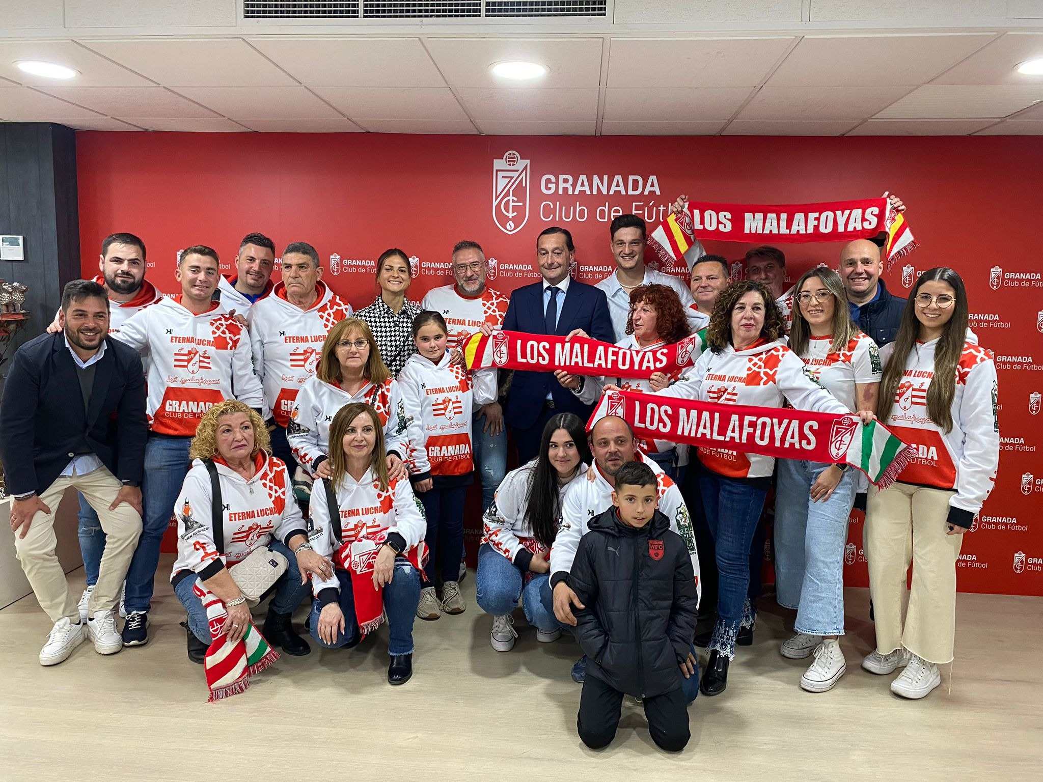 Miembros de la Peña `Los Malafoyas`, junto a García Amado, Miguel Rubio, Laura Pérez y Antonio Viola (PEÑA LOS MALAFOYAS)