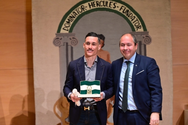 José Callejón recibe la Bandera de Andalucía al Deporte (JUNTA ANDALUCÍA)