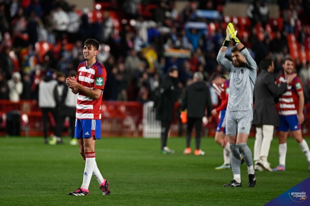 Torrente celebra el triunfo al término del partido contra el Málaga (JOSÉ M. BALDOMERO) Torrente celebra el triunfo al término del partido contra el Málaga (JOSÉ M. BALDOMERO)