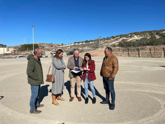 Imagen de la visita al campo de fútbol de Jayena (DIPGRA) 