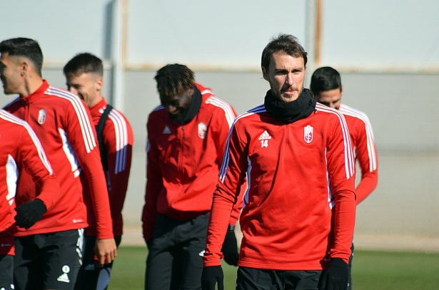 Ignasi Miquel en un entrenamiento con el Granada (PALMA) Ignasi Miquel en un entrenamiento con el Granada (PALMA)