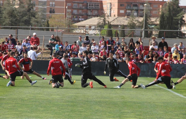 Los aficionados han seguido de cerca el entrenamiento Los aficionados han seguido de cerca el entrenamiento