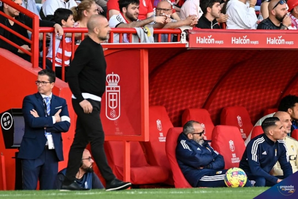 Paco López durante el partido contra el Oviedo (JOSÉ M. BALDOMERO) Paco López durante el partido contra el Oviedo (JOSÉ M. BALDOMERO)