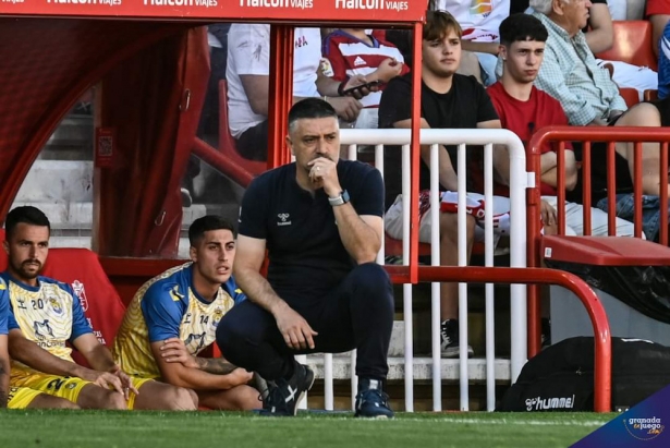 García Pimienta durante el partido (JOSÉ M. BALDOMERO) García Pimienta durante el partido (JOSÉ M. BALDOMERO)