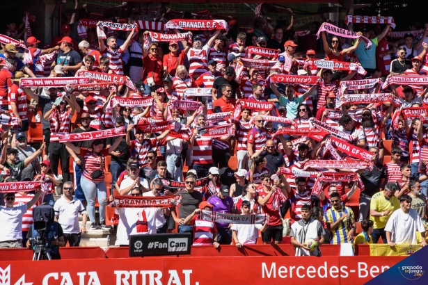 La afición cantando el himno (BALDOMERO) La afición cantando el himno (BALDOMERO)