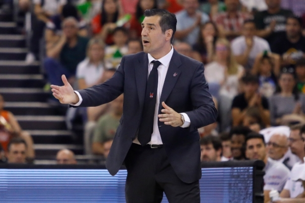 Pablo Pin durante el partido (ÁLEX CÁMARA)