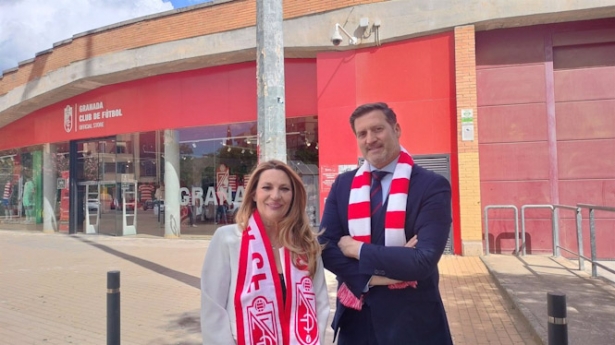 La candidata de Ciudadanos a la Alcaldía de Granada, Concha Insúa, antes de acudir junto a su ‘número dos’, Javi Sierra, al partido ” del Granada CF frente al CD Lugo (CIUDADANOS)