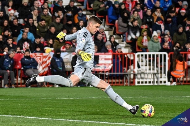 Raúl Fernández se dispone a sacar de puerta (BALDOMERO) Raúl Fernández se dispone a sacar de puerta (BALDOMERO)