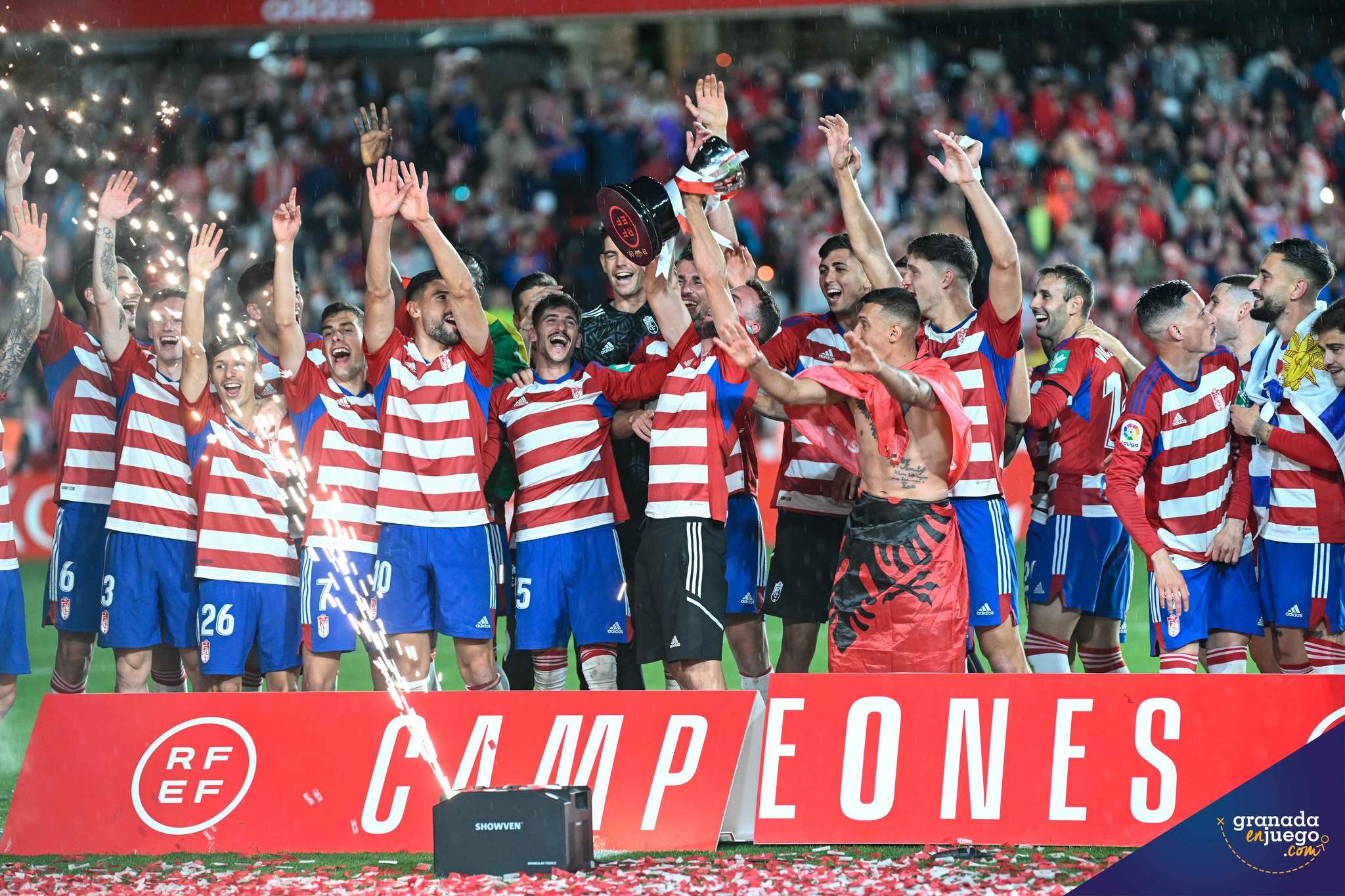 El Granada celebra su ascenso a Primera (BALDOMERO) 