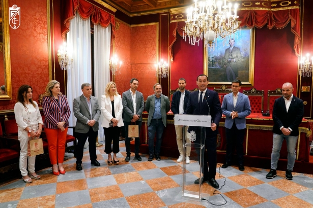 García Amado, en el Ayuntamiento de Granada (@GranadaCF) García Amado, en el Ayuntamiento de Granada (@GranadaCF)