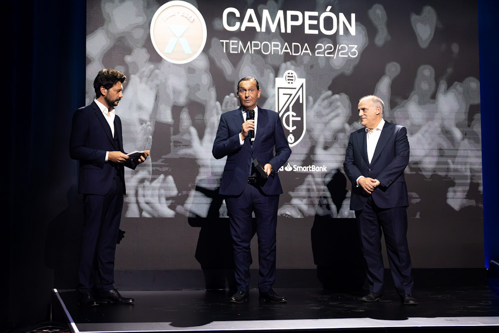 Entrega de la condecoración (GRANADA CF)