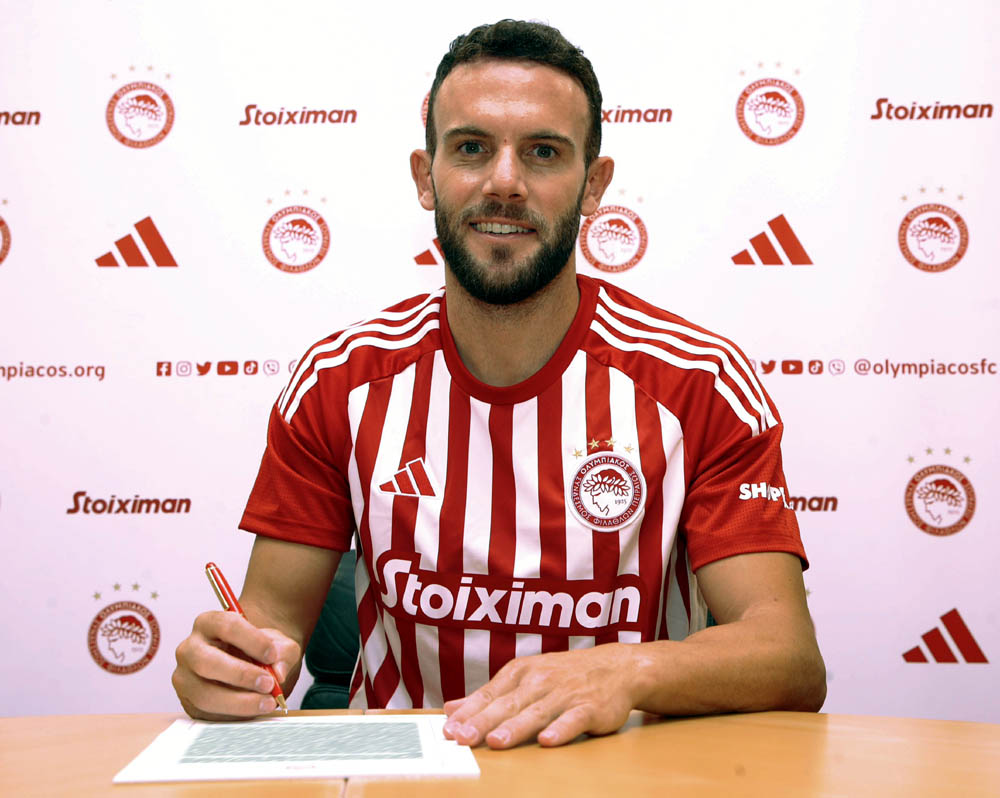 Quini firma su contrato con Olimpiakos (OLIMPIAKOS)