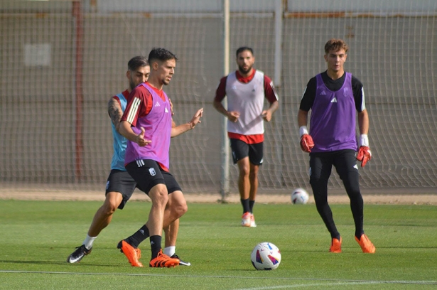 Pepe durante el entrenamiento del Granada CF (GRANADA CF) Pepe durante el entrenamiento del Granada CF (GRANADA CF)