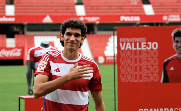 Jesús Vallejo en su presentación como jugador del Granada CF (JOSÉ ANDRÉS FERNÁNDEZ)