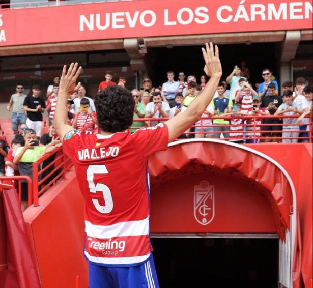 Jesús Vallejo en su presentación como jugador del Granada CF (JOSÉ ANDRÉS FERNÁNDEZ)