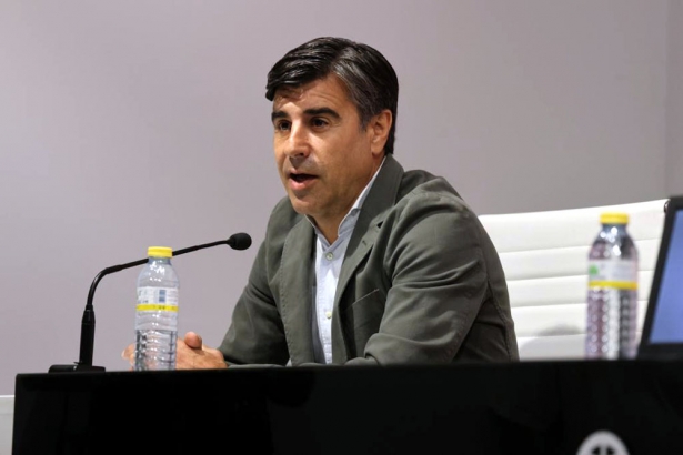 Nico Rodríguez, director deportivo del Granada CF, en un momento de la rueda de prensa (JOSÉ ANDRÉS FERNÁNDEZ)