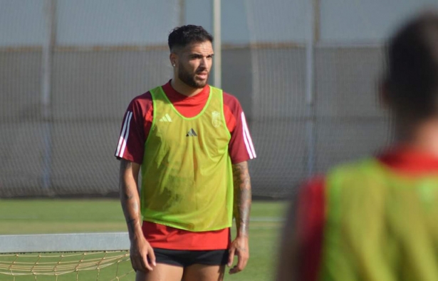 Antoñín durante un entrenamiento con el Granada CF (J. PALMA)