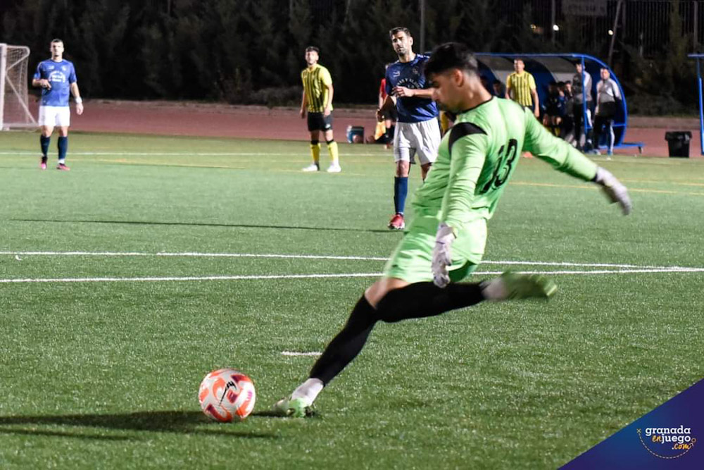 Rafa Romero durante un partido con el Cubillas (JOSÉ M. BALDOMERO)