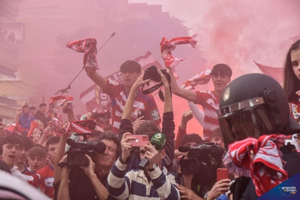Aficionados del Granada CF (JOSÉ M. BALDOMERO))