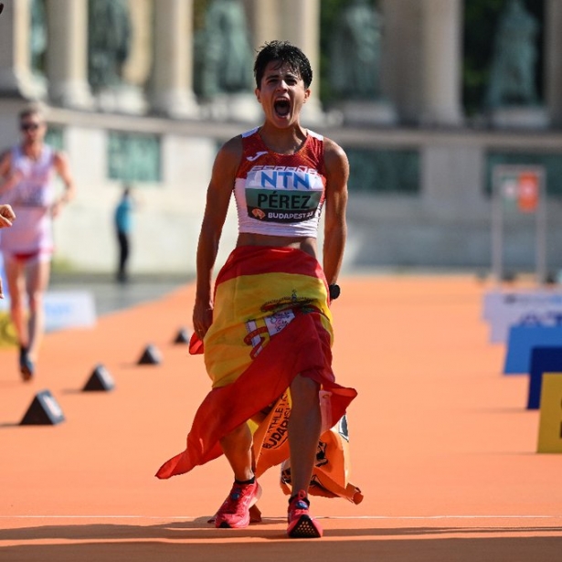 María Pérez en la línea de meta de los 35 kilómetros marcha (@WorldAthletics) María Pérez en la línea de meta de los 35 kilómetros marcha (@WorldAthletics)