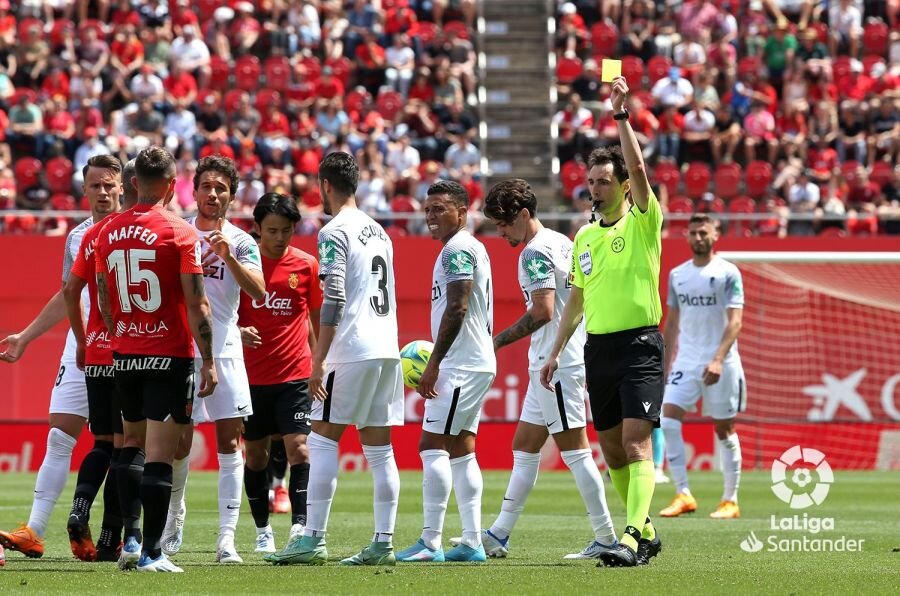 De Burgos Bengoetxea, en un partido arbitrado al Granada (LALIGA)