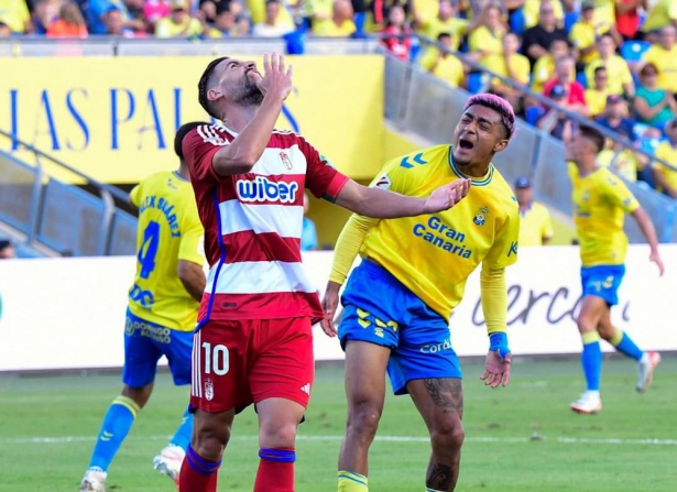 Antonio Puertas se lamenta en el partido ante Las Palmas (LOF) Antonio Puertas se lamenta en el partido ante Las Palmas (LOF)