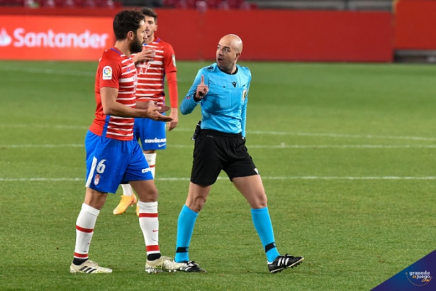 Partido anterior que González Fuertes arbitró al Granada CF (JOSÉ M. BALDOMERO) Partido anterior que González Fuertes arbitró al Granada CF (JOSÉ M. BALDOMERO)