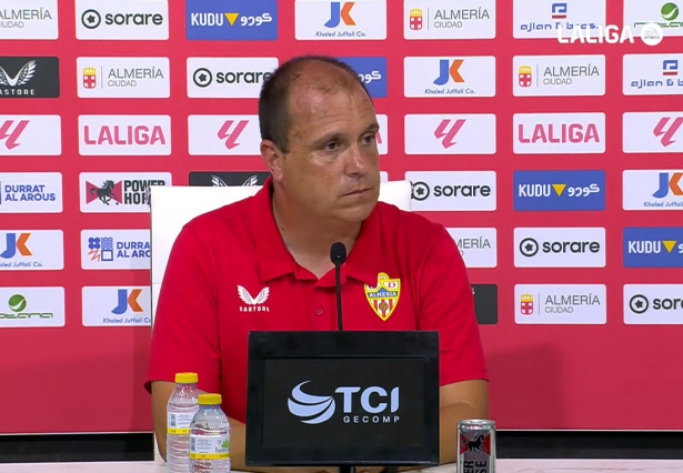 Alberto Lasarte, entrenador de la UD Almería, en un momento de la rueda de prensa (LALIGA) Alberto Lasarte, entrenador de la UD Almería, en un momento de la rueda de prensa (LALIGA)