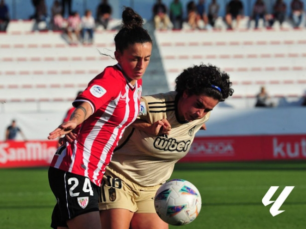 Nerea Vicente pelea por el balón (LALIGA) Nerea Vicente pelea por el balón (LALIGA)