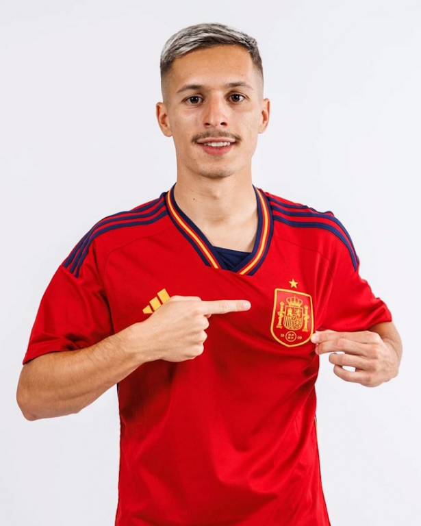 Bryan Zaragoza con la roja (RFEF)