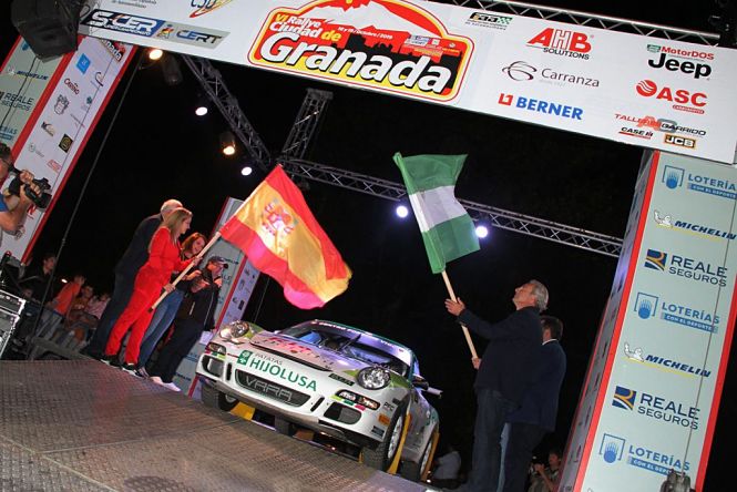 Salida de unos de los participantes (RALLY CIUDAD DE GRANADA)