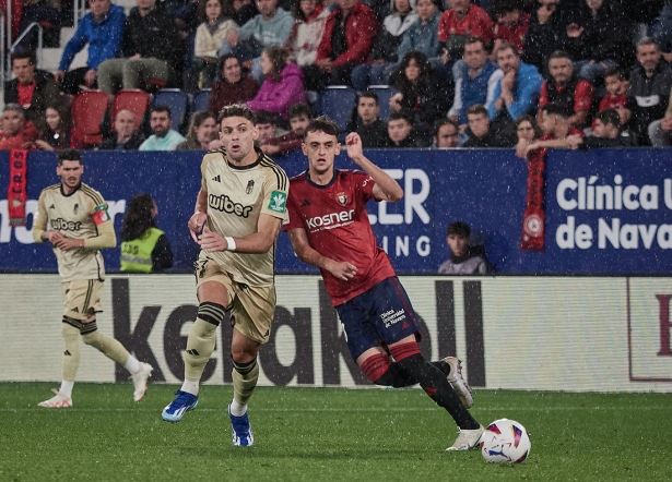 Una acción del partido del Granada CF ante Osasuna (LOF) Una acción del partido del Granada CF ante Osasuna (LOF)