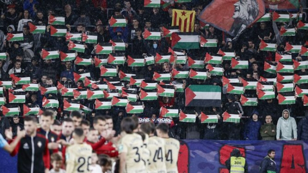 Banderas de Palestina en las gradas de `El Sadar`