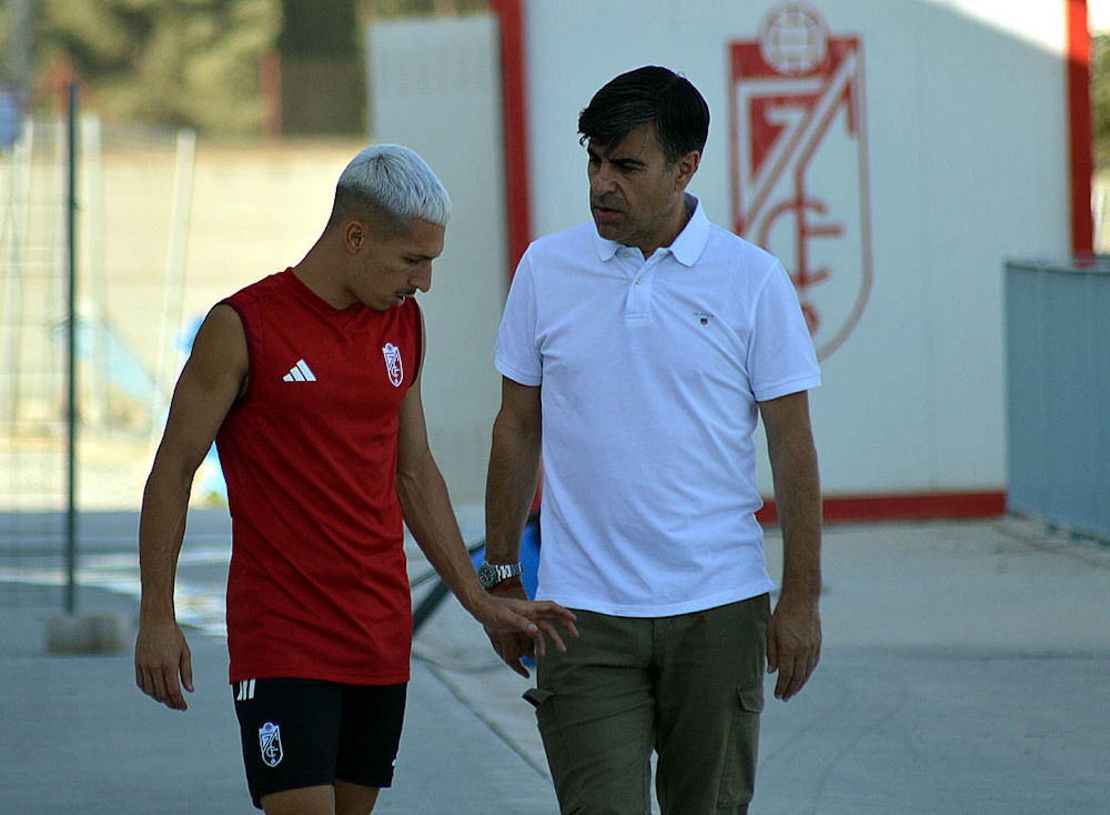 Nico Rodríguez en una charla con Bryan Zaragoza en la Ciudad Deportiva (J. PALMA)