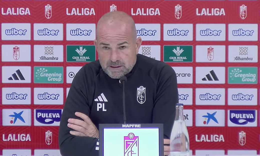 Paco López en un momento de la rueda de prensa previa al encuentro de Copa del Rey (GRANADA CF)
