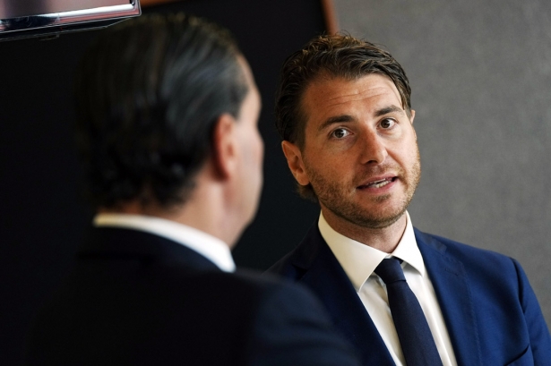 Matteo Tognozzi, director deportivo, dialoga con Alfredo García Amado, director general del Granada CF (GCF) Matteo Tognozzi, director deportivo, dialoga con Alfredo García Amado, director general del Granada CF (GCF)