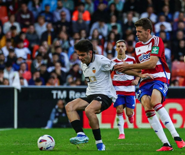 Gerard Gumbau durante el partido ante el Valencia (LOF) Gerard Gumbau durante el partido ante el Valencia (LOF)