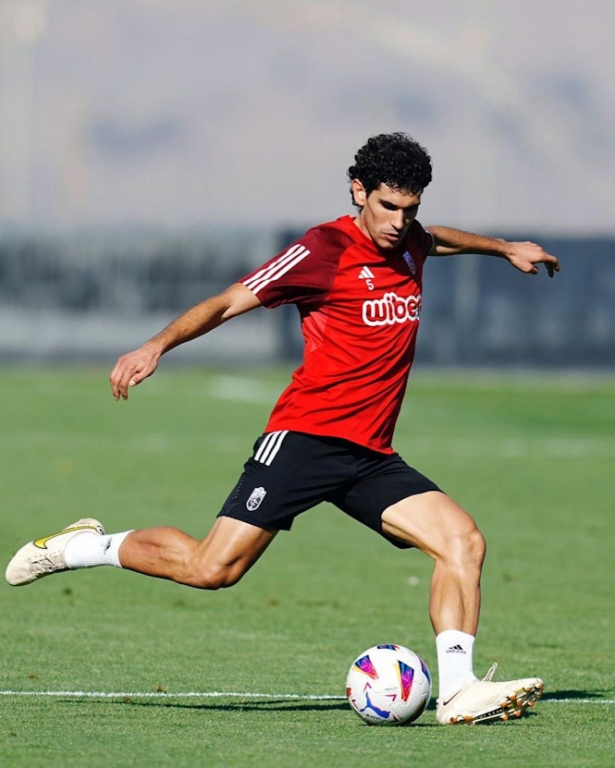 Jesús Vallejo durante un entrenamiento del Granada CF (GRANADA CF / ARCHIVO) Jesús Vallejo durante un entrenamiento del Granada CF (GRANADA CF / ARCHIVO)