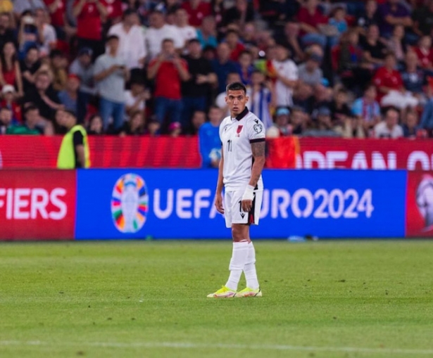 Myrto Uzuni con la selección albanesa Myrto Uzuni con la selección albanesa