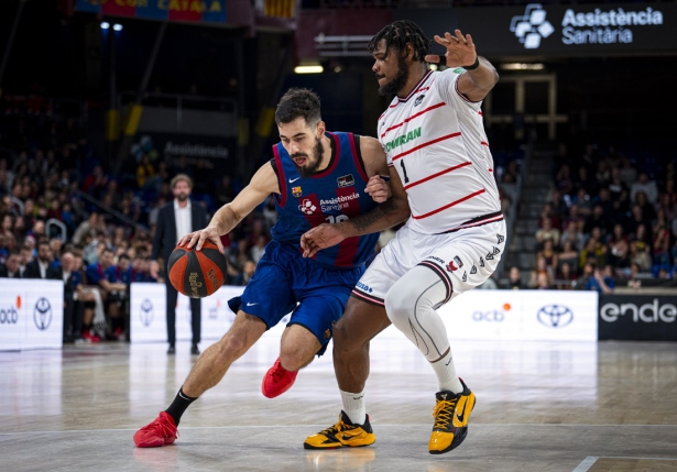 Cristiano Felicio defiende a Nikola Kalinic (FC BARCELONA) Cristiano Felicio defiende a Nikola Kalinic (FC BARCELONA)