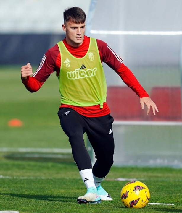 Petrovic durante un entrenamiento con el Granada CF (GRANADA CF)