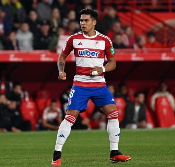 Matías Arezo en el partido ante el Cádiz CF (JOSÉ M. BALDOMERO)
