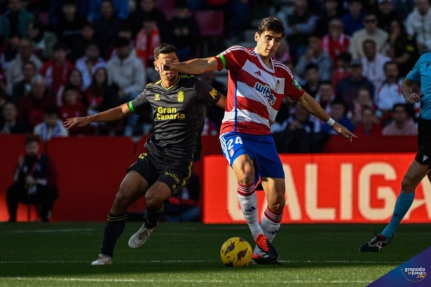 Gonzalo Villar en un lance del partido (JOSÉ M. BALDOMERO) Gonzalo Villar en un lance del partido (JOSÉ M. BALDOMERO)