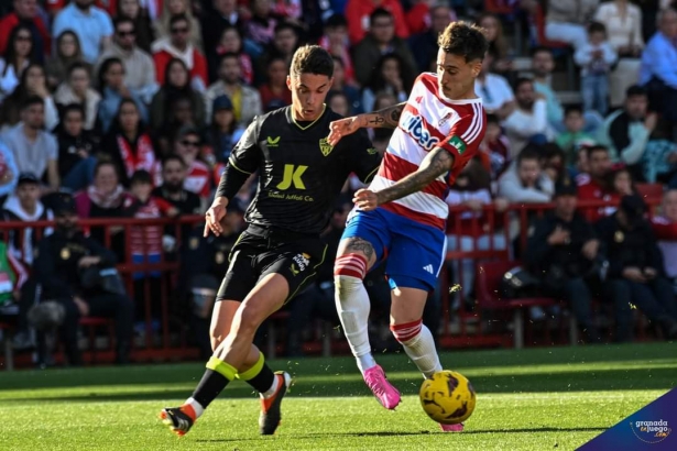El Granada CF no pudo pasar del empate ante el Almería (JOSÉ M. BALDOMERO) El Granada CF no pudo pasar del empate ante el Almería (JOSÉ M. BALDOMERO)