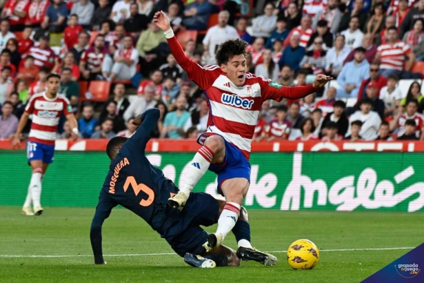 El Granada CF también perdió ante el Valencia (JOSÉ M. BALDOMERO) El Granada CF también perdió ante el Valencia (JOSÉ M. BALDOMERO)