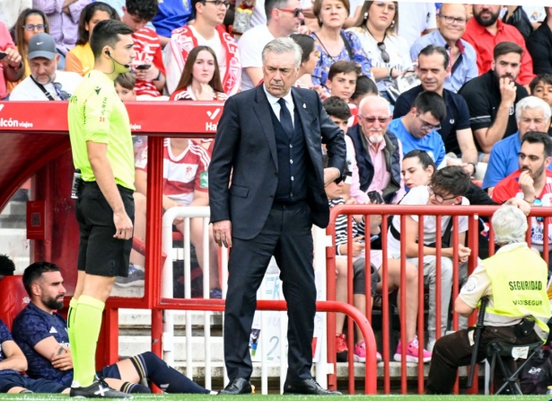 Carlo Ancelotti, entrenador del Real Madrid, en un momento del partido ante el Granda CF (JOSÉ M. BALDOMERO) Carlo Ancelotti, entrenador del Real Madrid, en un momento del partido ante el Granda CF (JOSÉ M. BALDOMERO)
