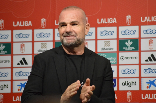 Paco López durante su rueda de prensa de despedida del Granada CF (J. PALMA)